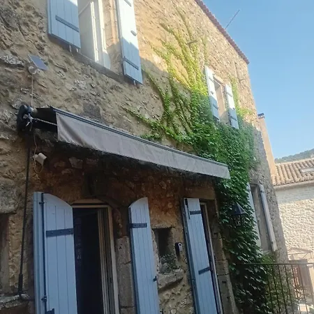 Grande Maison En Pierre Au Coeur Du Village Provencal Du Xie Siecle 10 Personnes Saint-André-de-Roquepertuis
