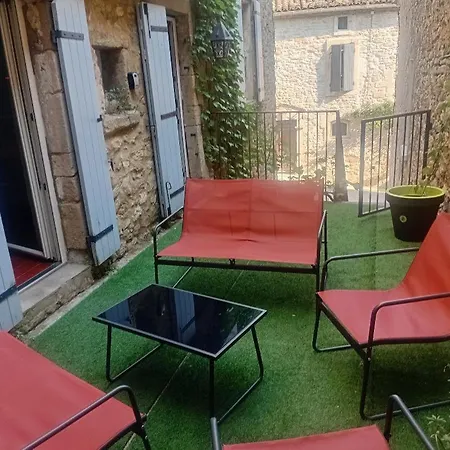 Grande Maison En Pierre Au Coeur Du Village Provencal Du Xie Siecle 10 Personnes *