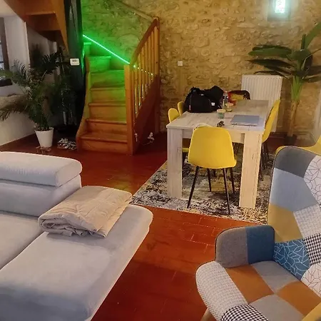 Grande Maison En Pierre Au Coeur Du Village Provencal Du Xie Siecle 10 Personnes * Saint-André-de-Roquepertuis