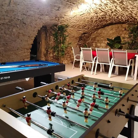 Grande Maison En Pierre Au Coeur Du Village Provencal Du Xie Siecle 10 Personnes 펜션 *