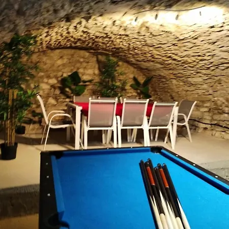 Grande Maison En Pierre Au Coeur Du Village Provencal Du Xie Siecle 10 Personnes * Saint-André-de-Roquepertuis