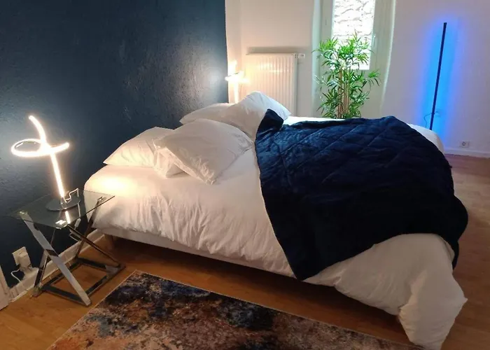 Grande Maison En Pierre Au Coeur Du Village Provencal Du Xie Siecle 10 Personnes بيت للعطل *
