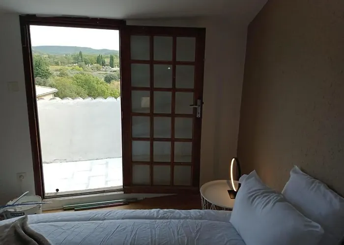 Grande Maison En Pierre Au Coeur Du Village Provencal Du Xie Siecle 10 Personnes بيت للعطل *