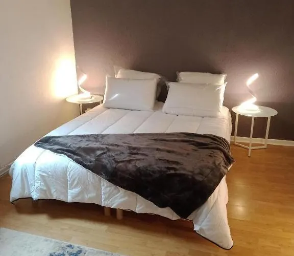 Grande Maison En Pierre Au Coeur Du Village Provencal Du Xie Siecle 10 Personnes *