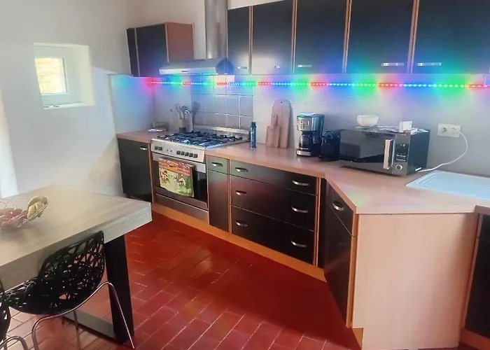 Grande Maison En Pierre Au Coeur Du Village Provencal Du Xie Siecle 10 Personnes بيت للعطل *