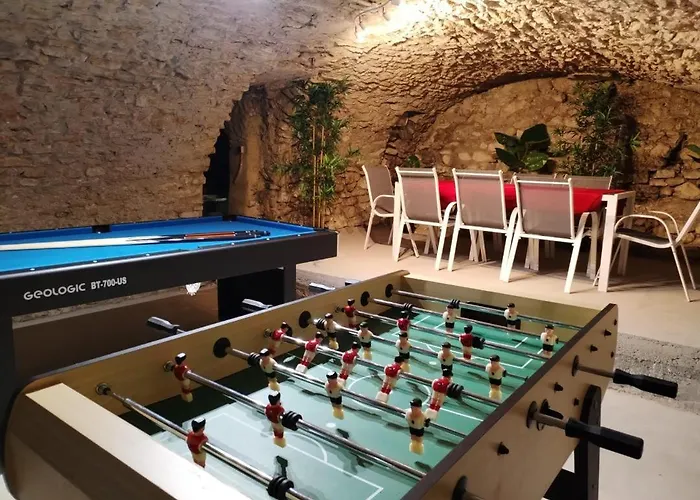 Grande Maison En Pierre Au Coeur Du Village Provencal Du Xie Siecle 10 Personnes بيت للعطل *